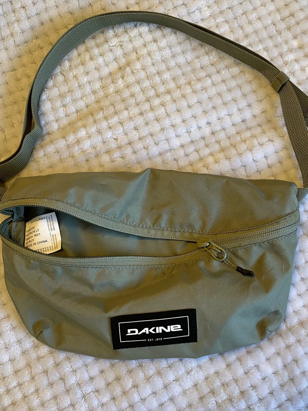Dakine Green Adjustable Crossbody Bag or Fanny Pack 2 Zippered Pockets